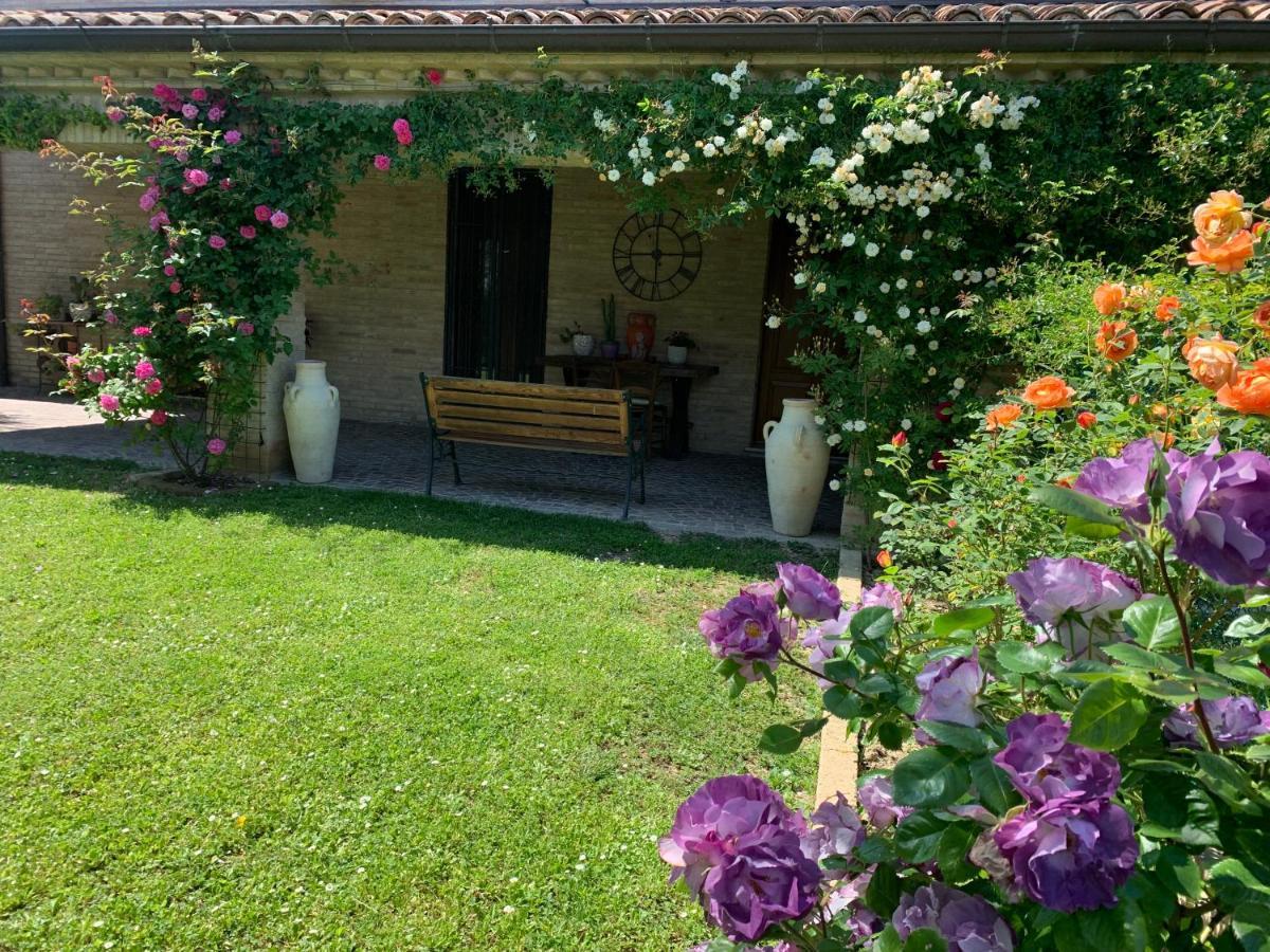 Guest House Vagamondo Fano Exteriör bild
